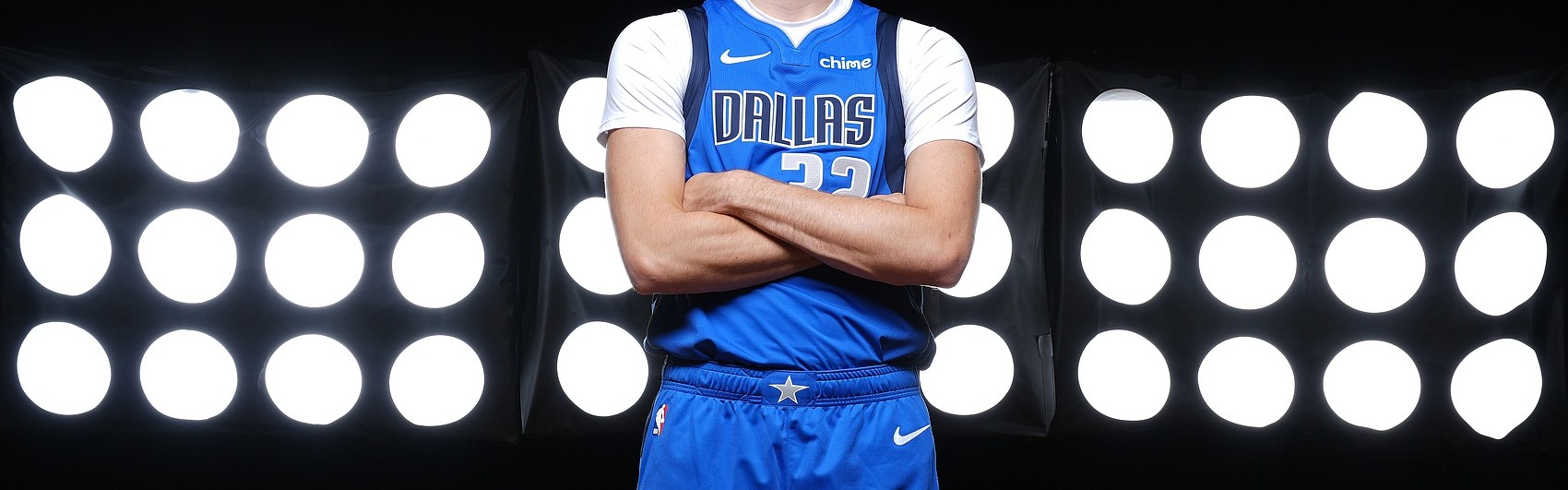 乐鱼体育官网-2K高管透露弗拉格借助游戏模拟与欧文及戴维斯的战术协作