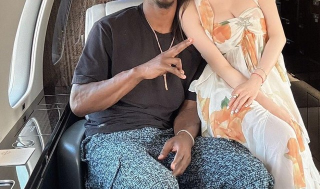 乐鱼体育登录-中国女牌手Britney晒与巴特勒合照,定位显示已到拉斯维加斯