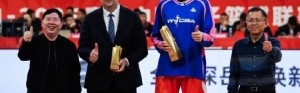 乐鱼体育官方-半决赛赛前为四川女篮米洛什和韩旭颁发最佳教练和常规赛MVP奖杯